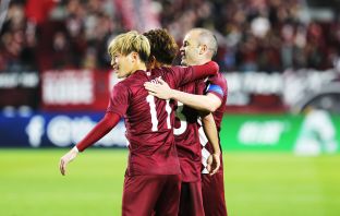 Kyogo and Andrés Iniesta celebrate a goal for Vissel Kobe