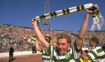 Frank McAvennie of Celtic celebrates