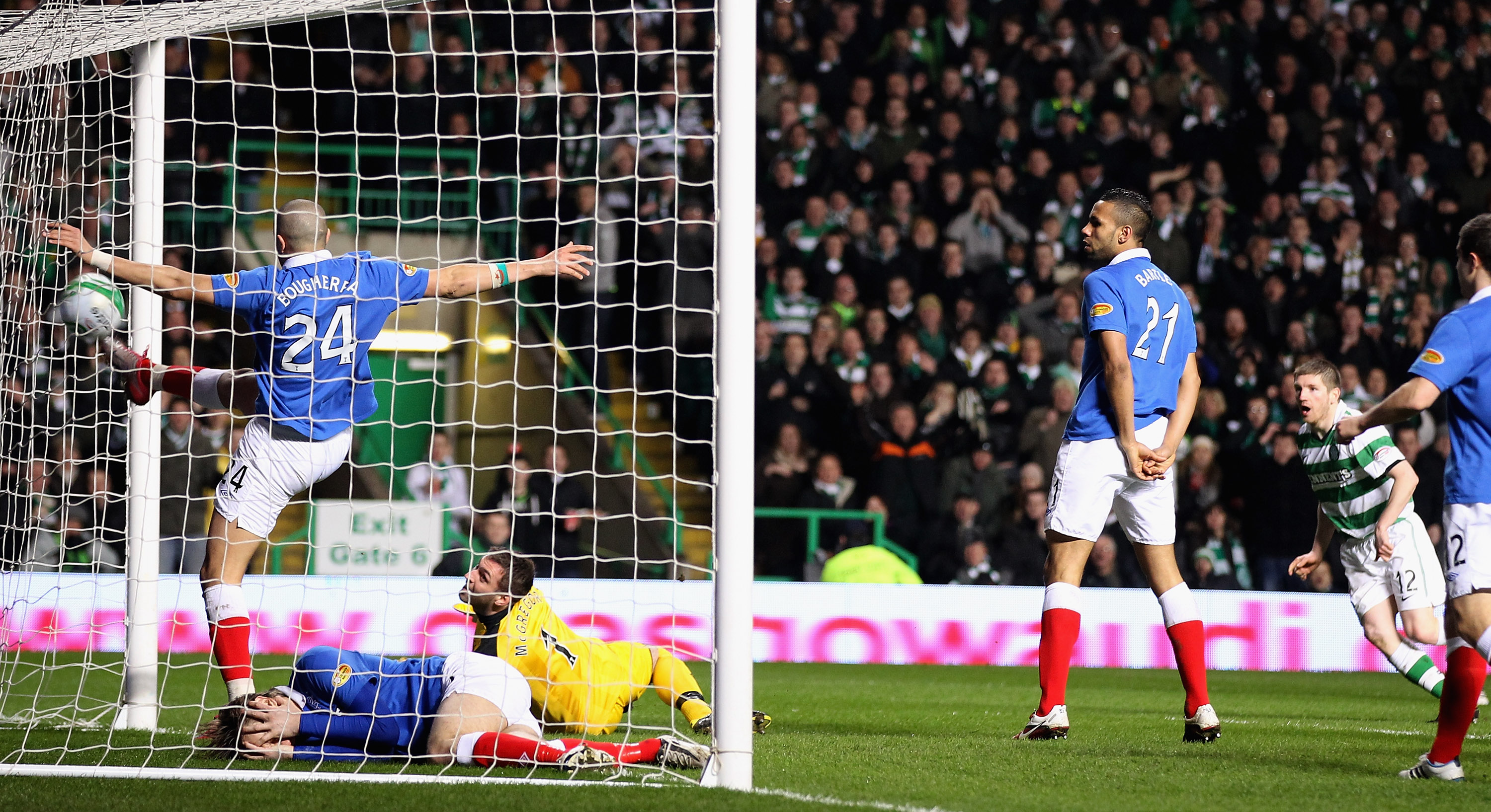 Mark Wilson scores
