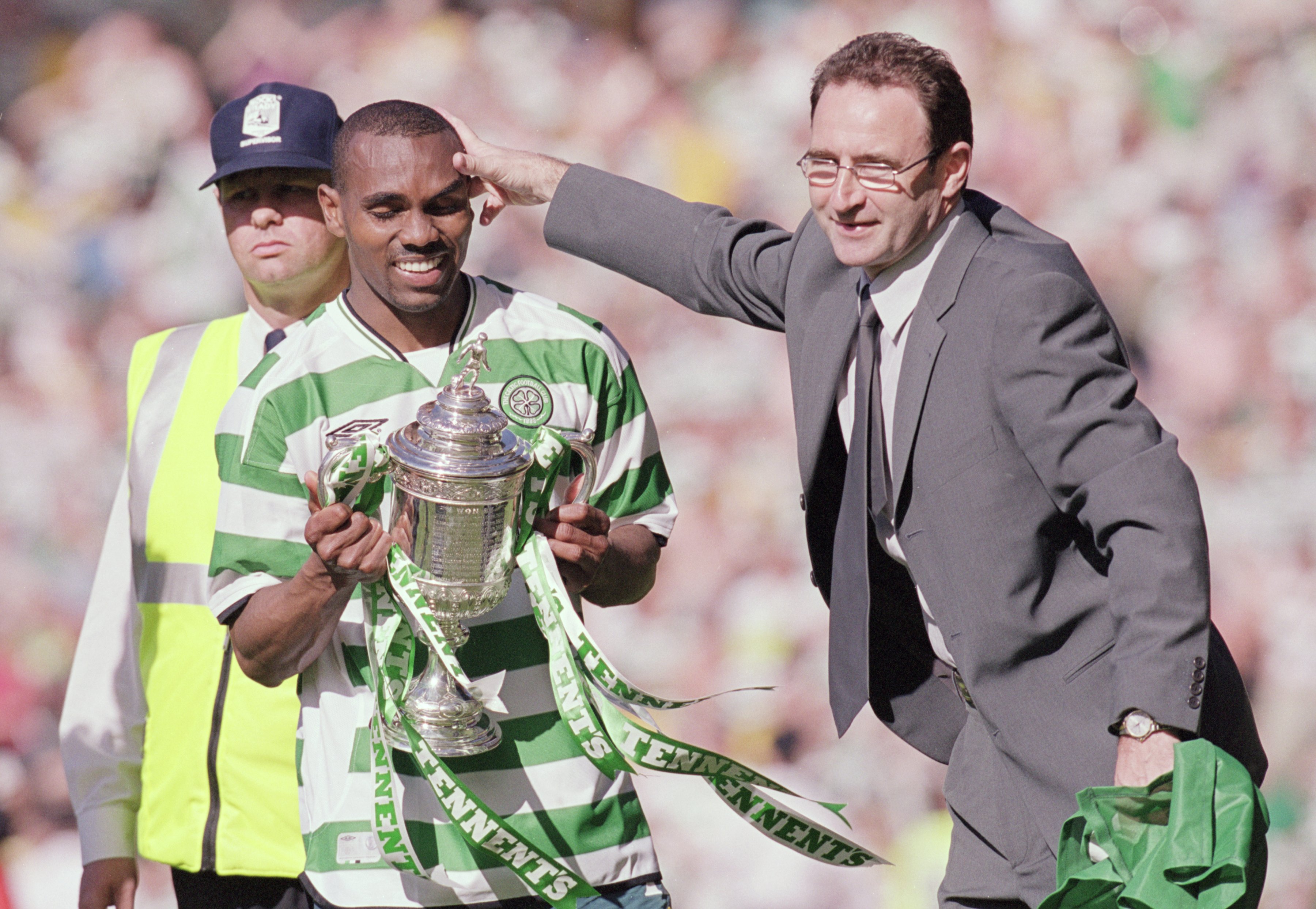 Martin O''Neill celebrates with Didier Agathe 
