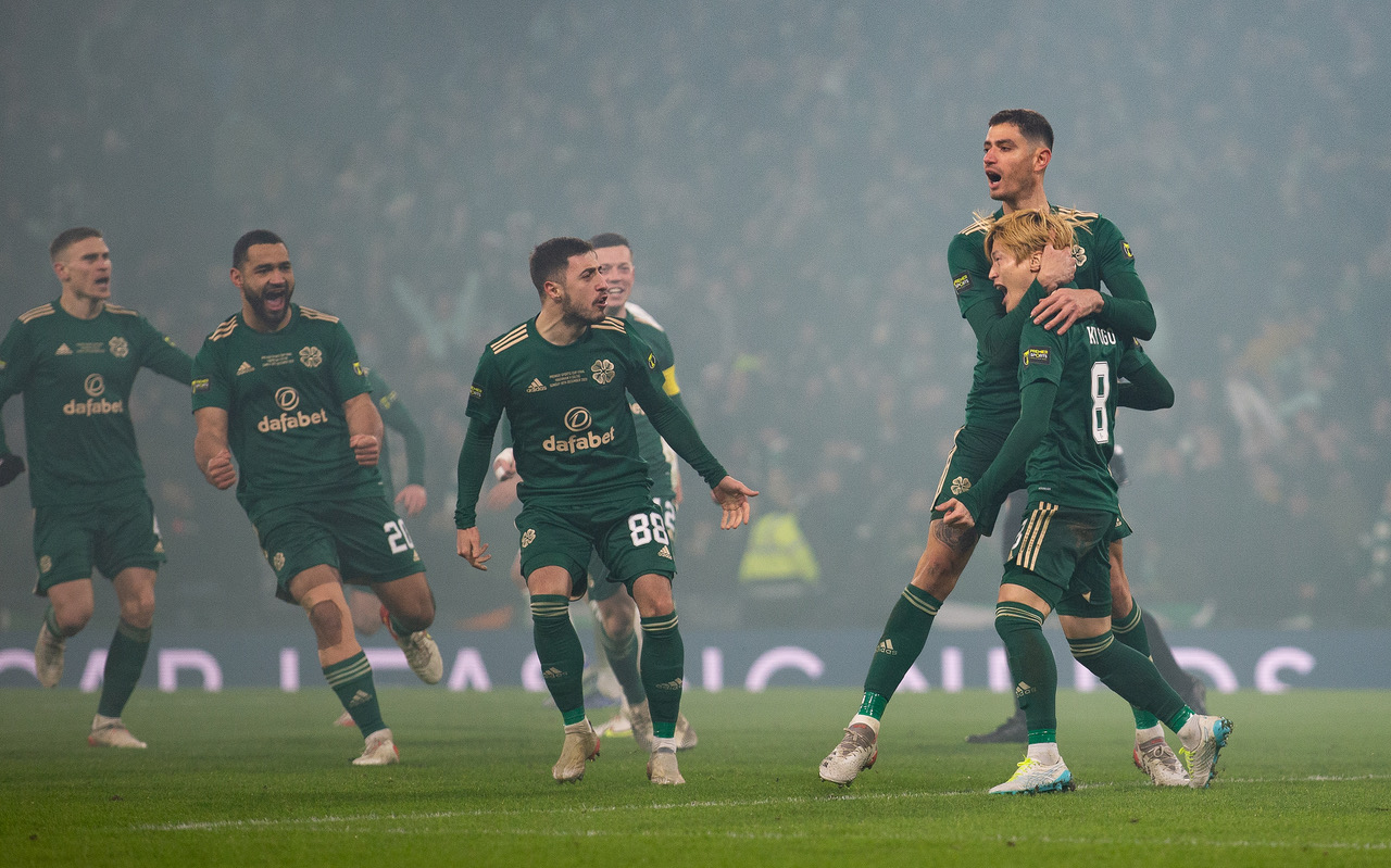Kyogo celebrates with Nir  Bitton