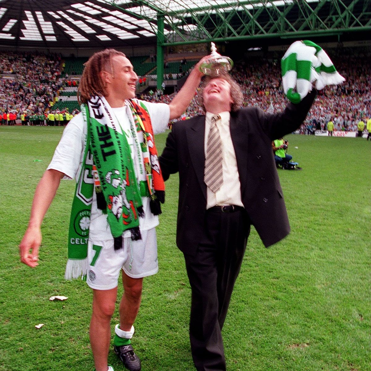 Henrik Larsson and Wim Jansen celebrate winning the league