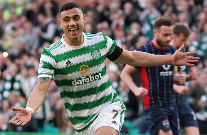 Giorgos Giakoumakis of Celtic scores