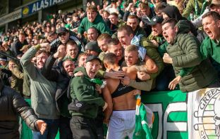 Gorgios Giakoumakis celebrates with Celtic fans