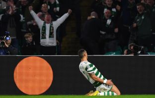 Giorgos Giakoumakis celebrates