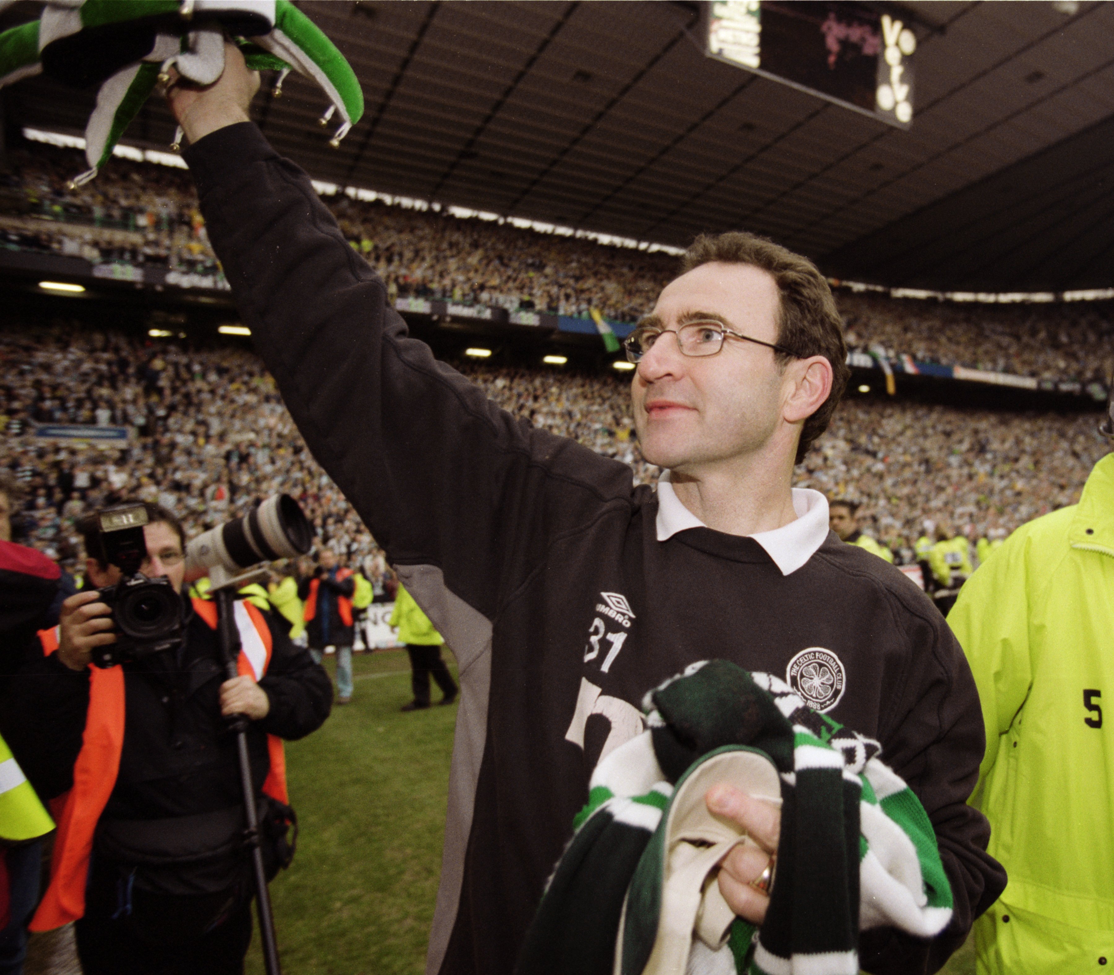  Martin O''Neill celebrates winning the league