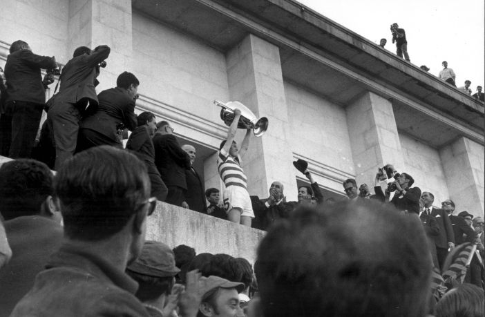 Billy McNeill holds aloft the European Cup