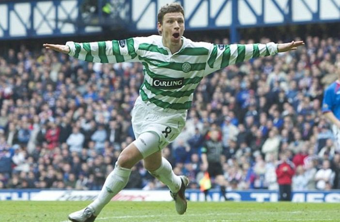 Alan Thompson scores