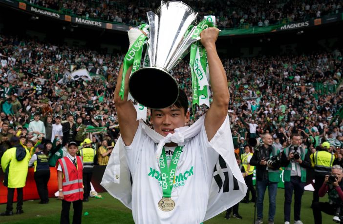 Celtic's Oh Hyeon-gyu celebrates with the trophy