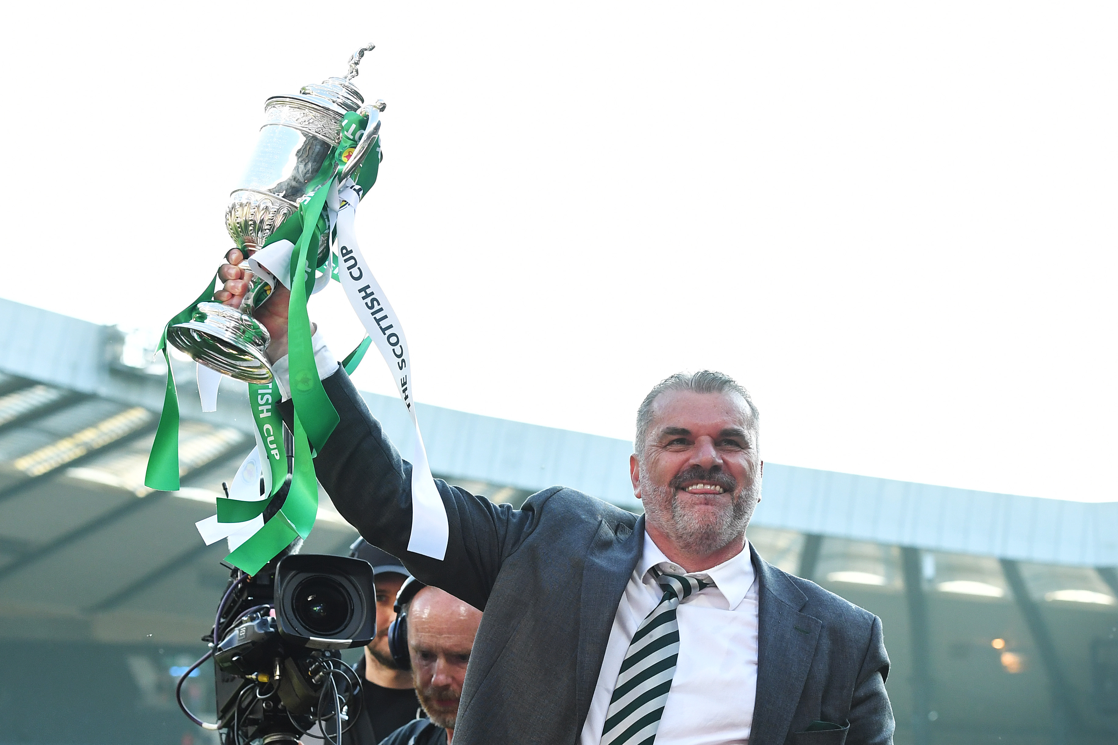 Ange Postecoglou lifts the Scottish Cup