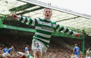Gary Hooper of Celtic celebrates
