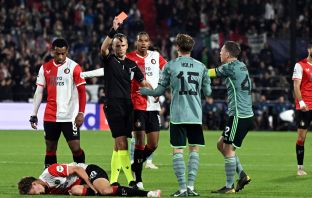 Referee Irfan Peljto