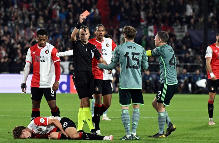 Referee Irfan Peljto