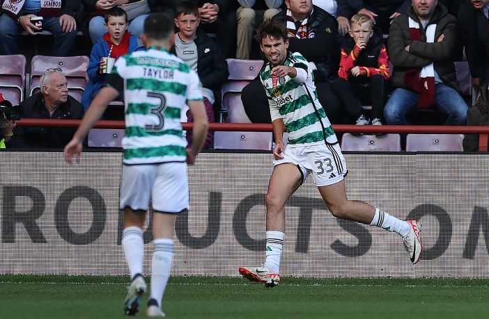 Matt O'Riley of Celtic celebrates