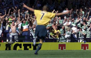Henrik Larsson celebrates