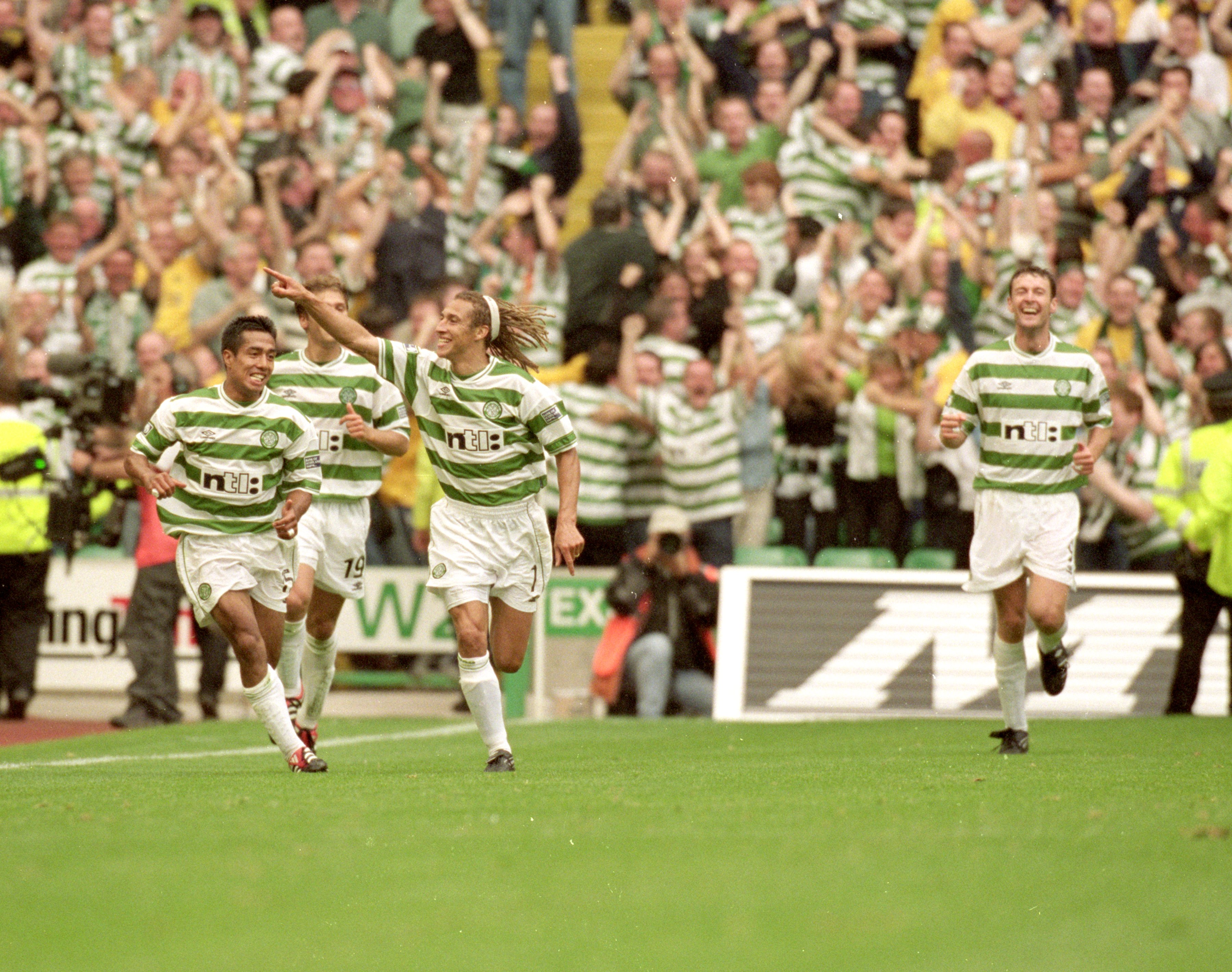 Henrik Larsson celebrates