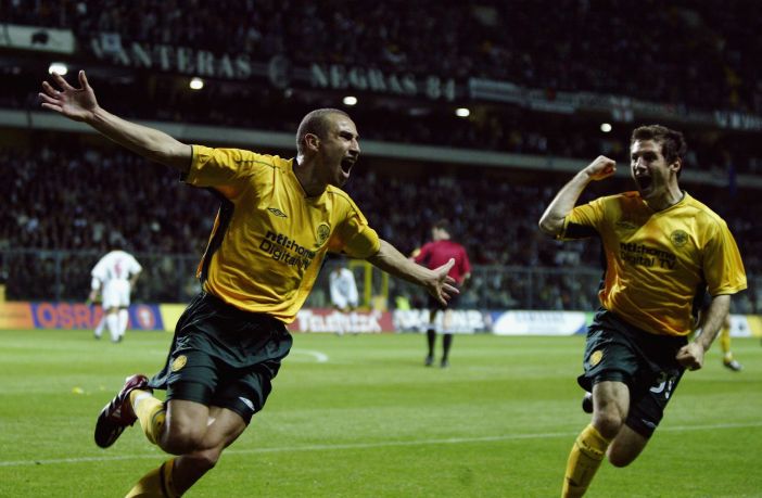 Henrik Larsson of Celtic celebrates