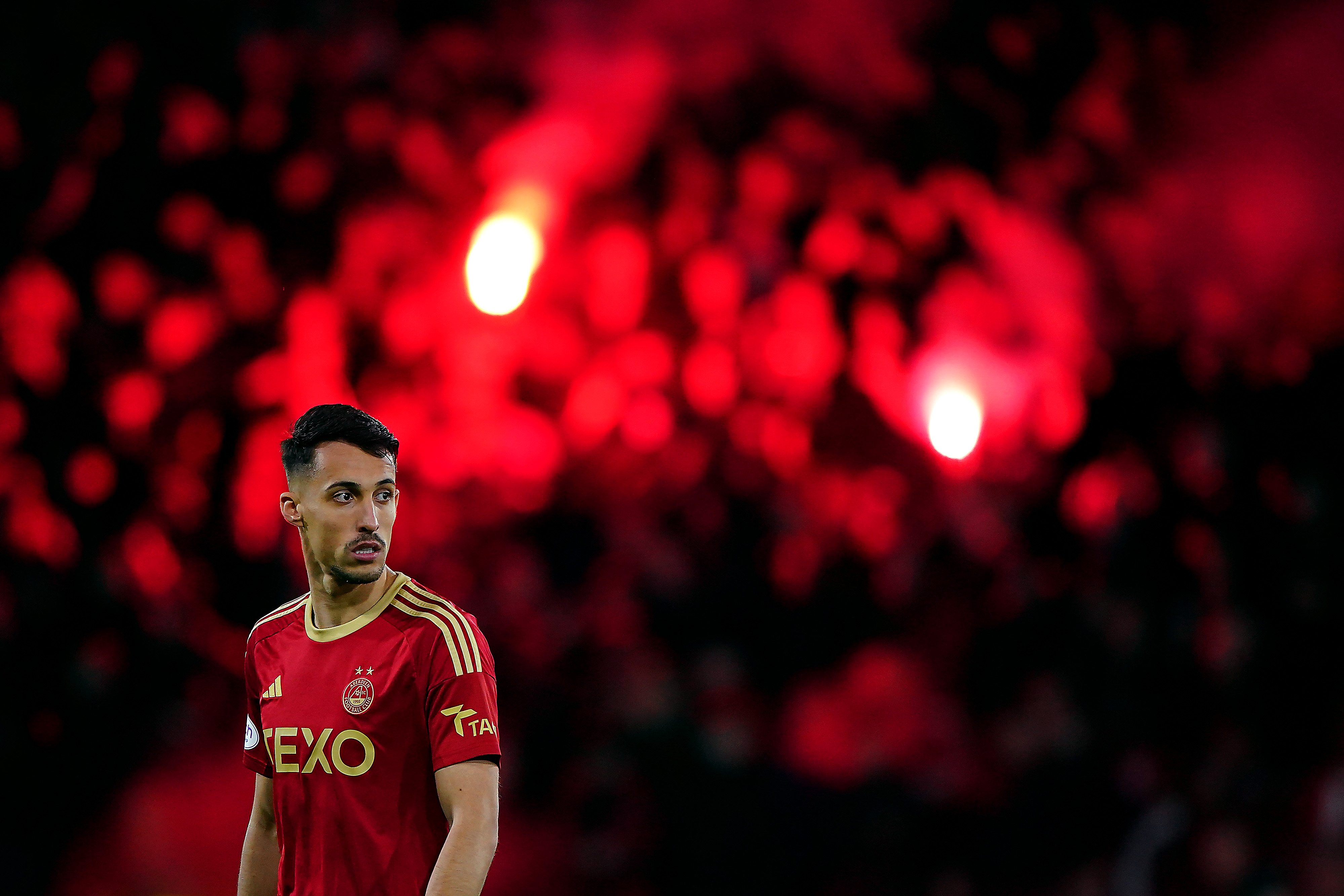  Bojan Miovski of Aberdeen 