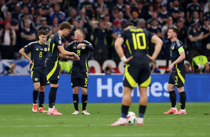 Callum McGregor talks to Jack Hendry