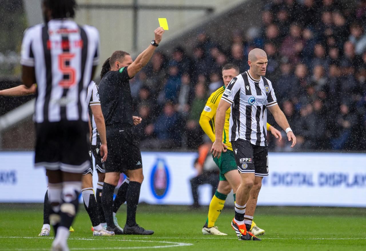 Referee Chris Graham 
