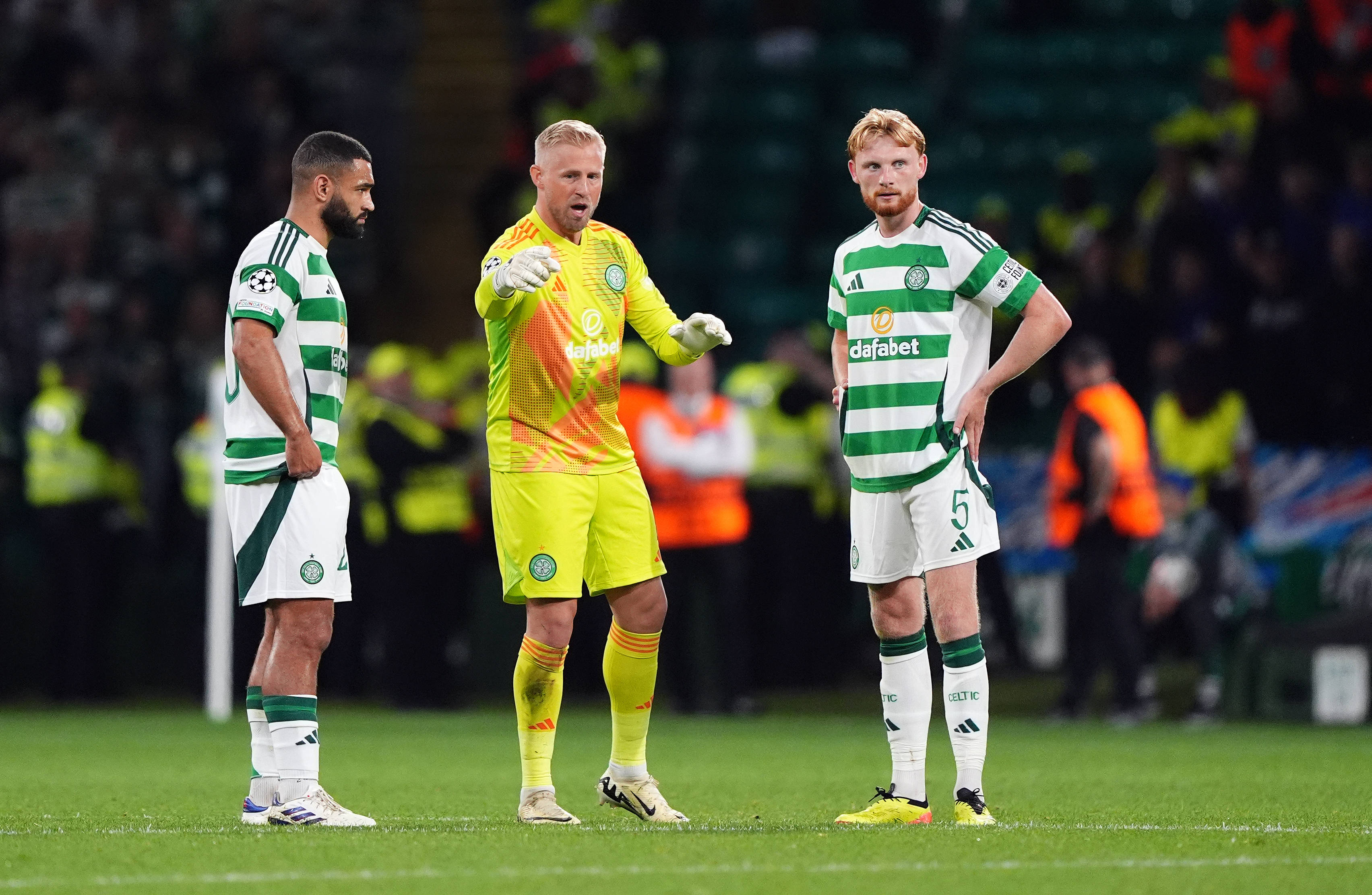 Kasper Schmeichel in discussion with Cameron Carter-Vickers and Liam Scales