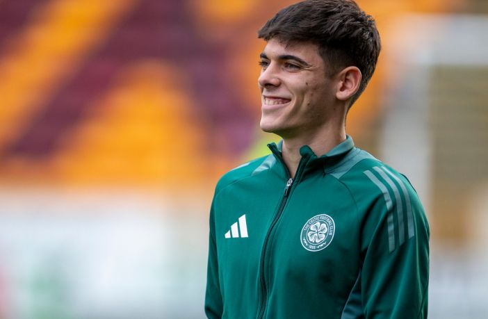 Alex Valle of Celtic at Fir Park.