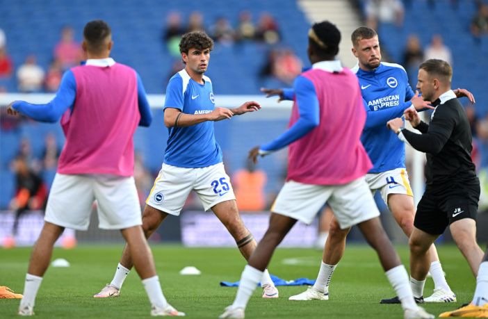 Matt O'Riley warms up for Brighton