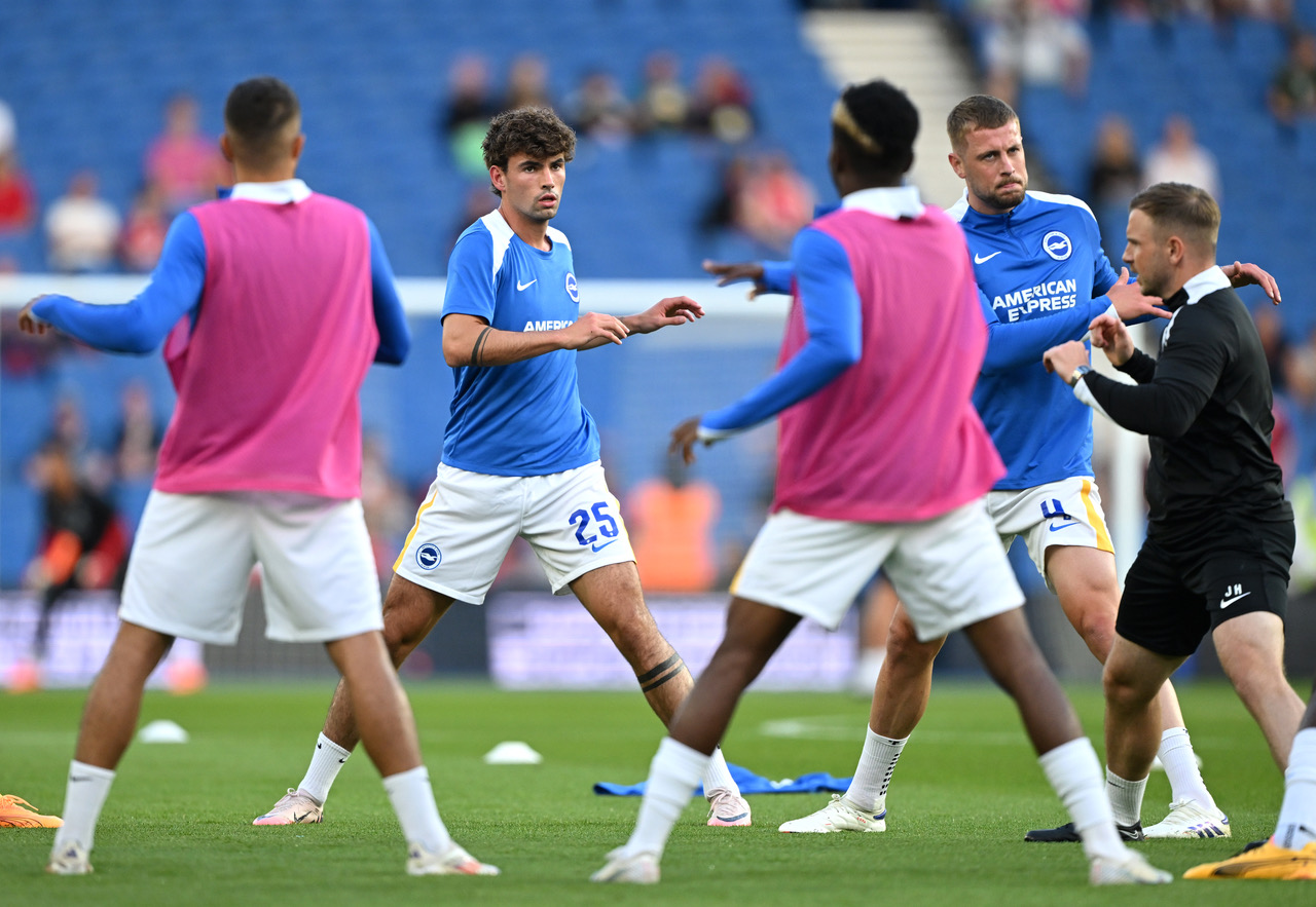 Matt O'Riley warms up for Brighton