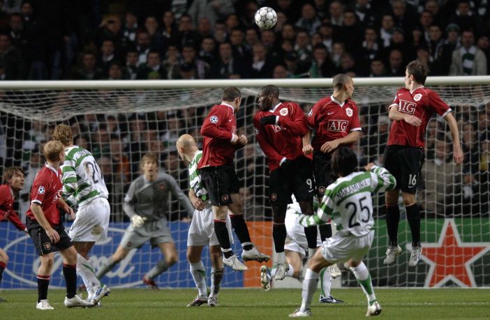  Shunsuke Nakamura scores