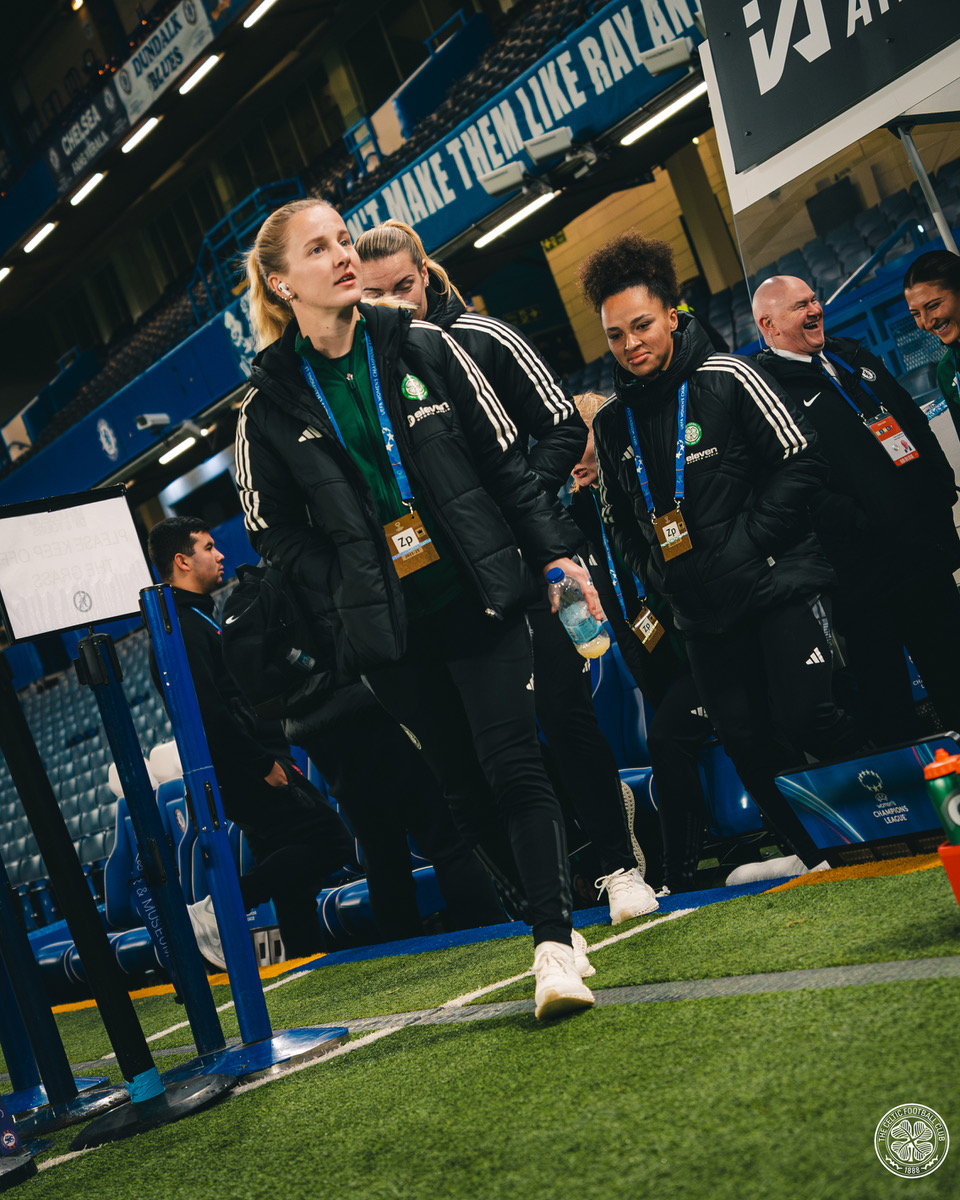 Murphy Agnew and her teammates at Stamford Bridge