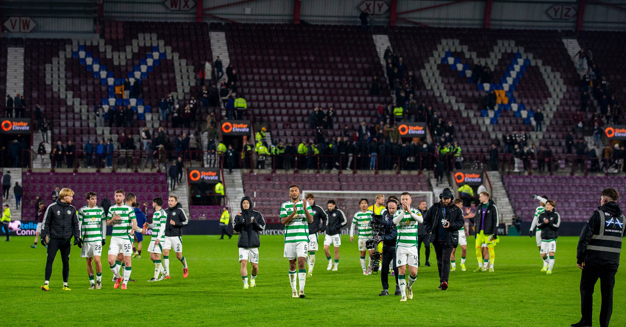 Celtic celebrate the victory.
