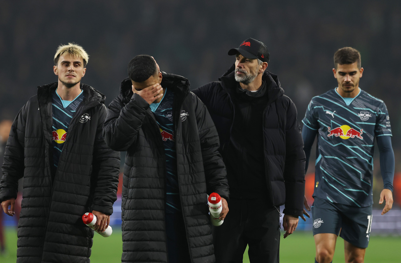 Marco Rose and his players after the match