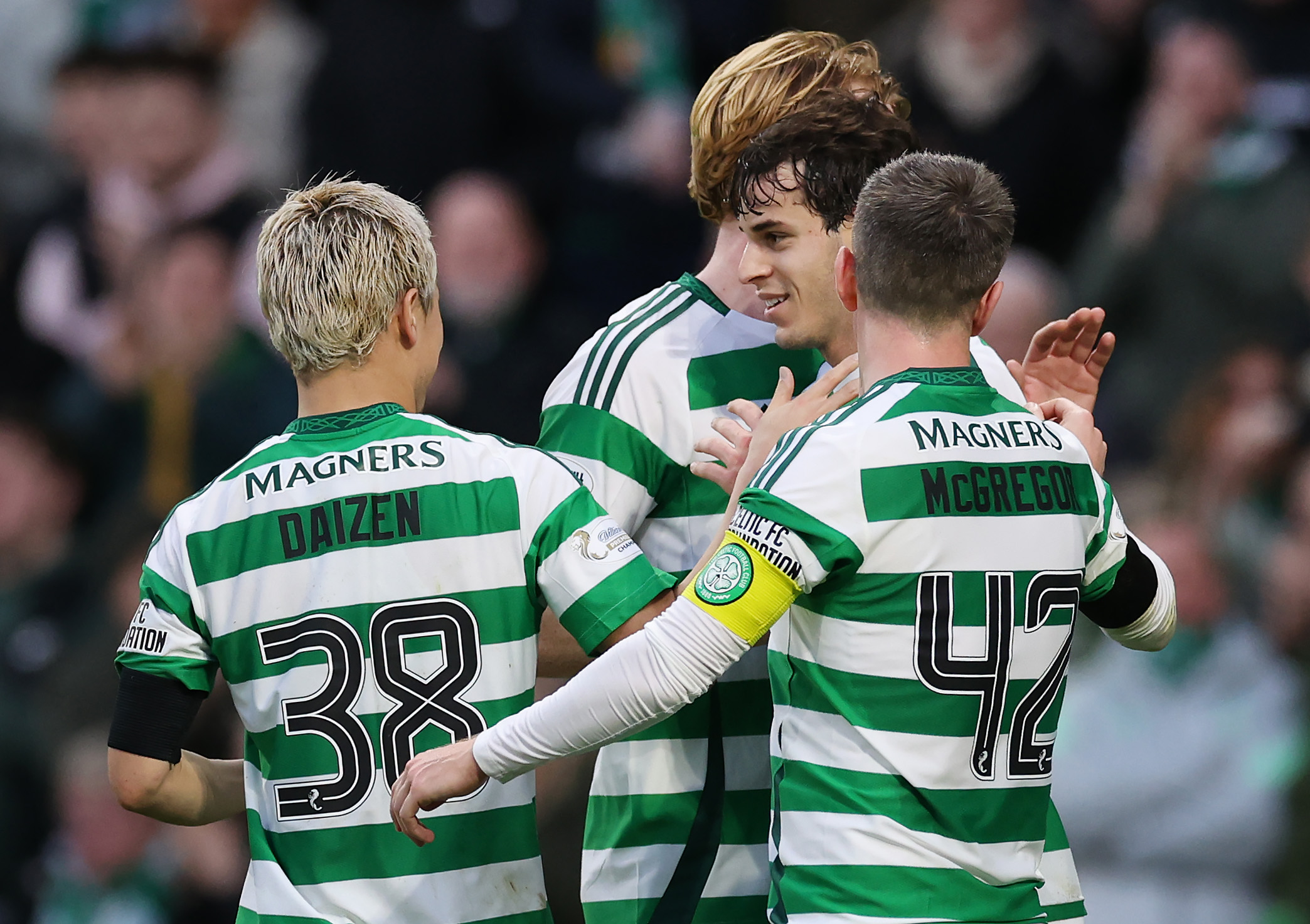 Paulo Bernardo  celebrates