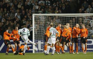Alan Thompson scores