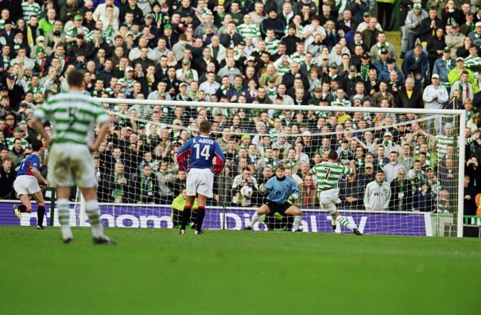 Henrik Larsson scores