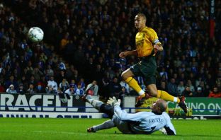 Henrik Larsson scores