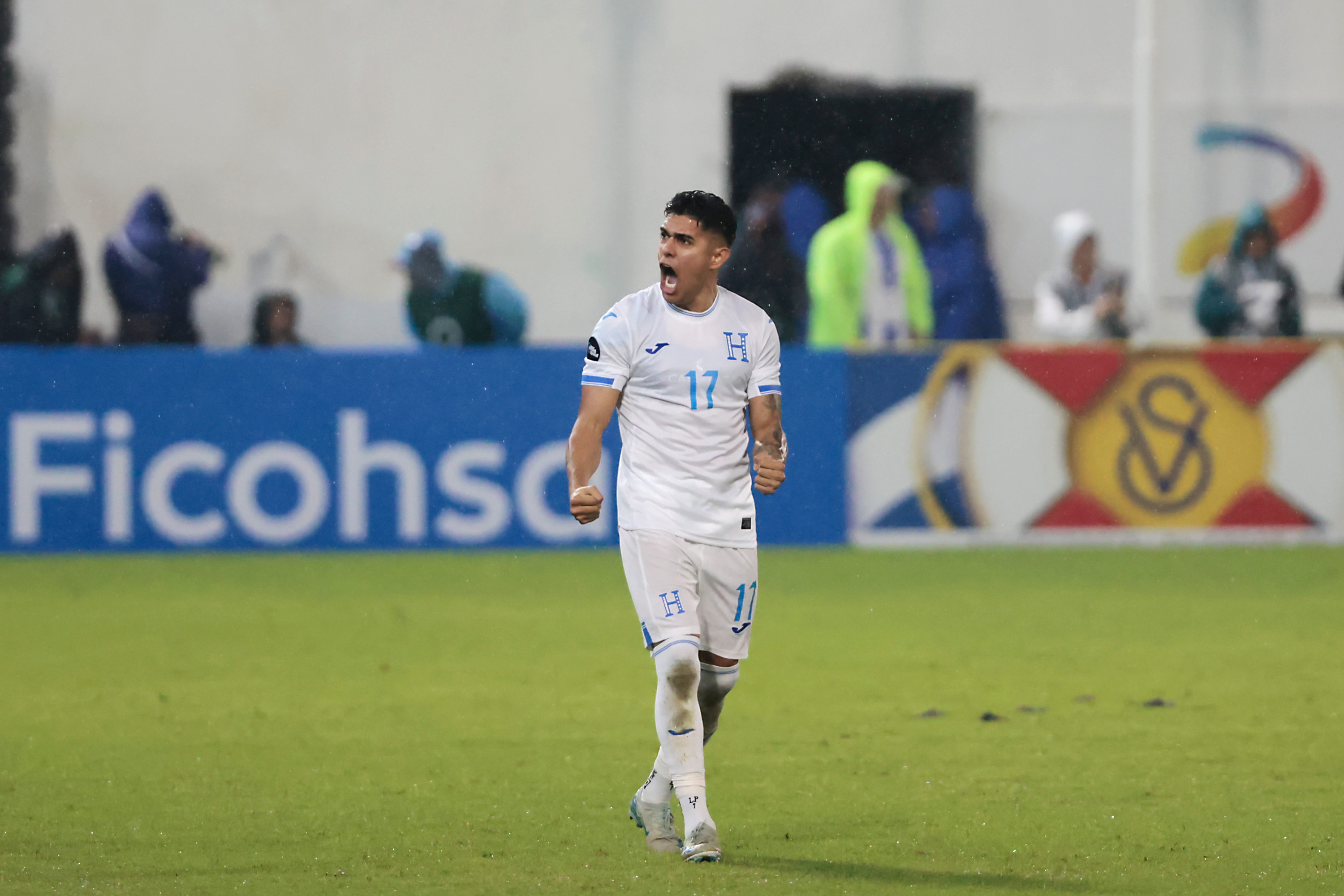 Luis Palma celebrates