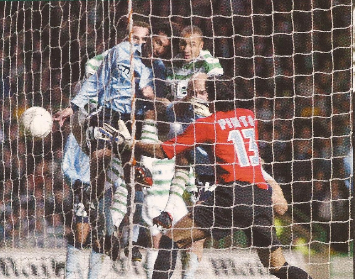 Henrik Larsson scores