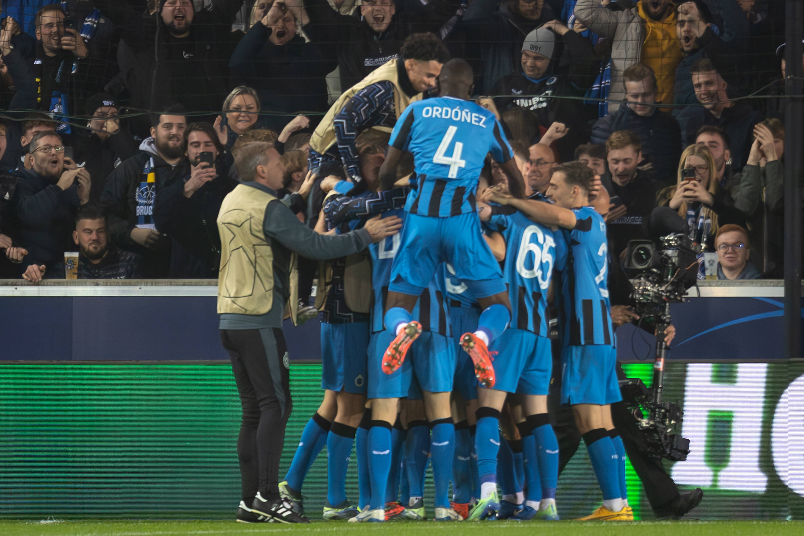 Hans Vanaken celebrates 