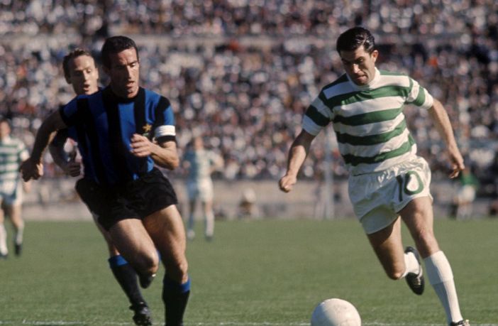 Armando Picchi chases Bertie Auld in Lisbon