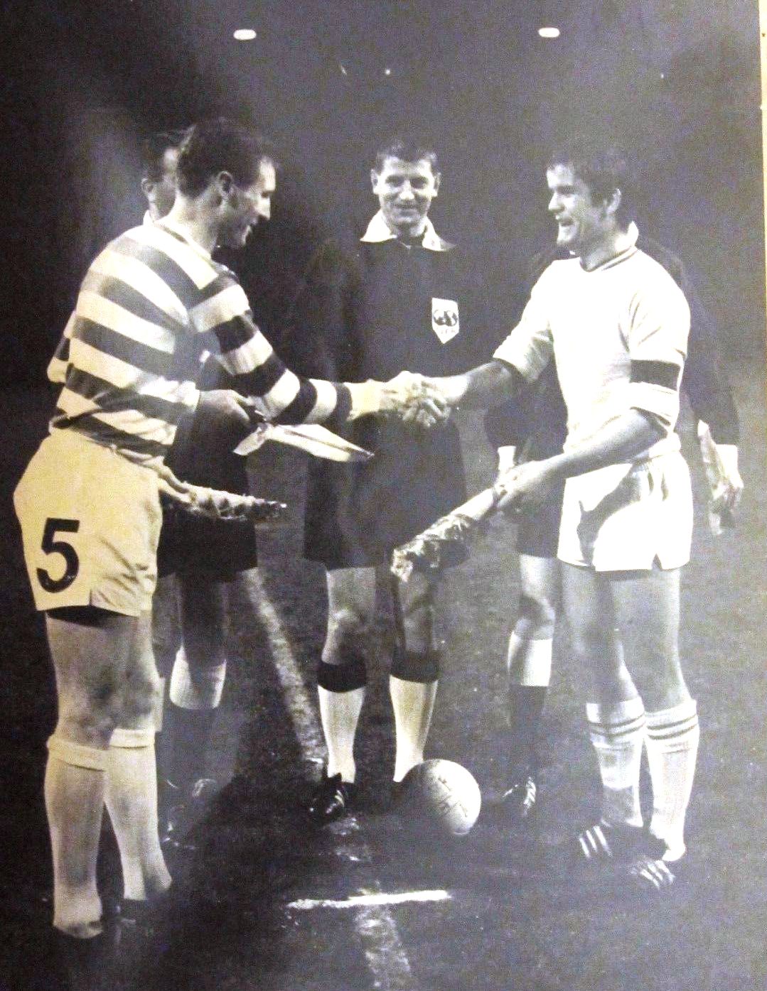 Billy McNeill shakes hands with the Nantes captain