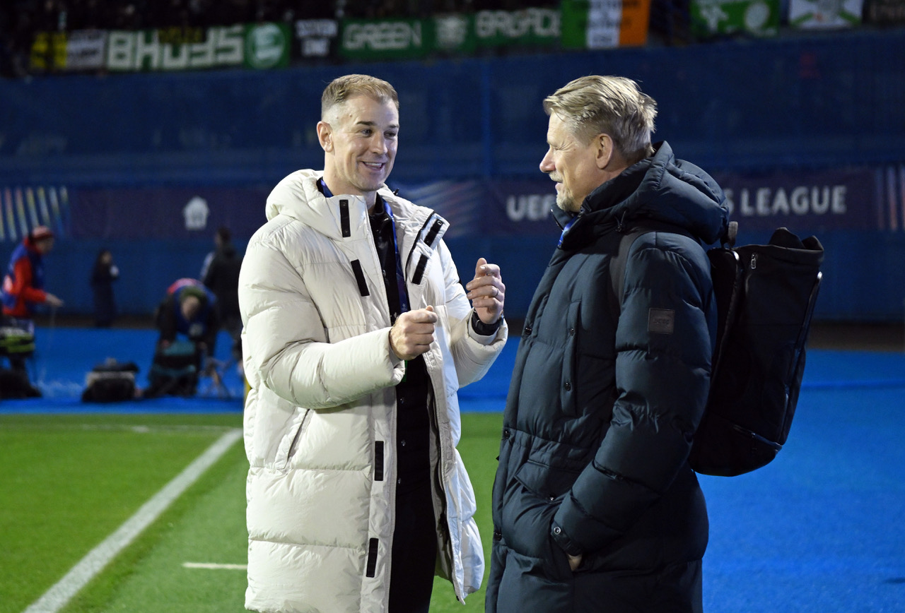 Joe Hart seen speaking to Peter Schmeichel