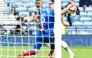 Josh Meekings handball