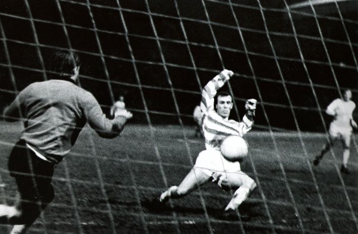 Bobby Lennox scores