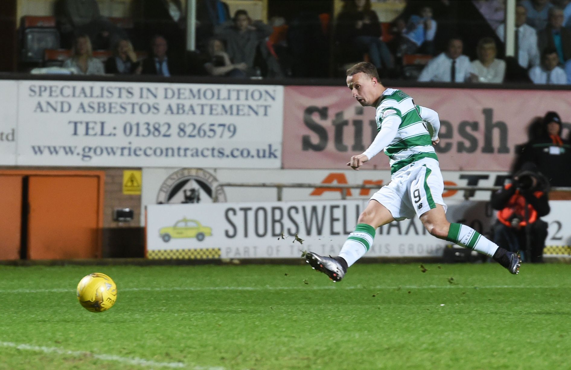 Leigh Griffiths scores