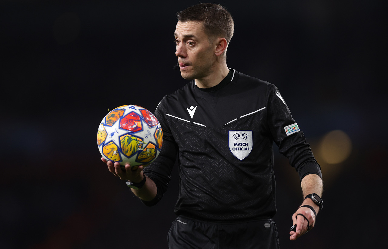 Referee Clement Turpin