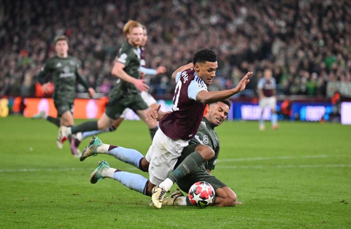 Auston Trusty wins the ball