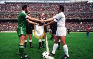 Captains going trough pre-match formalities