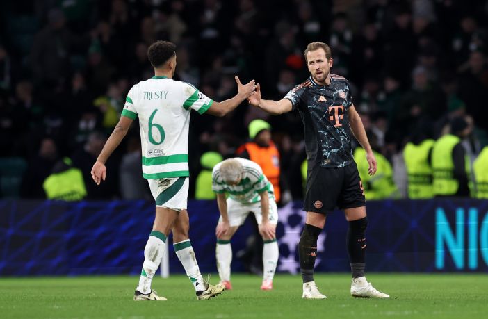Harry Kane shakes hands with Auston Trusty
