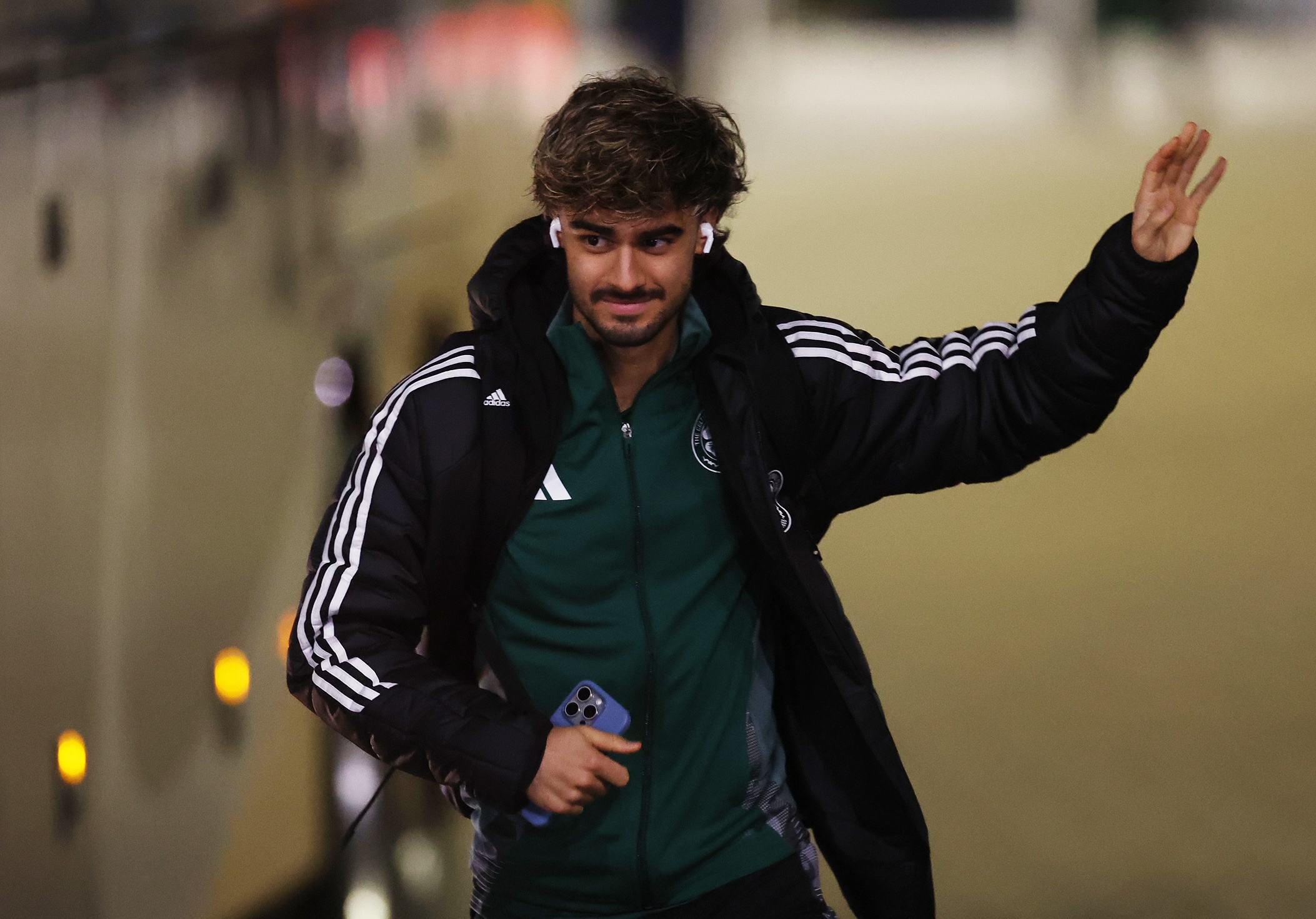 Jota arrives at Paradise